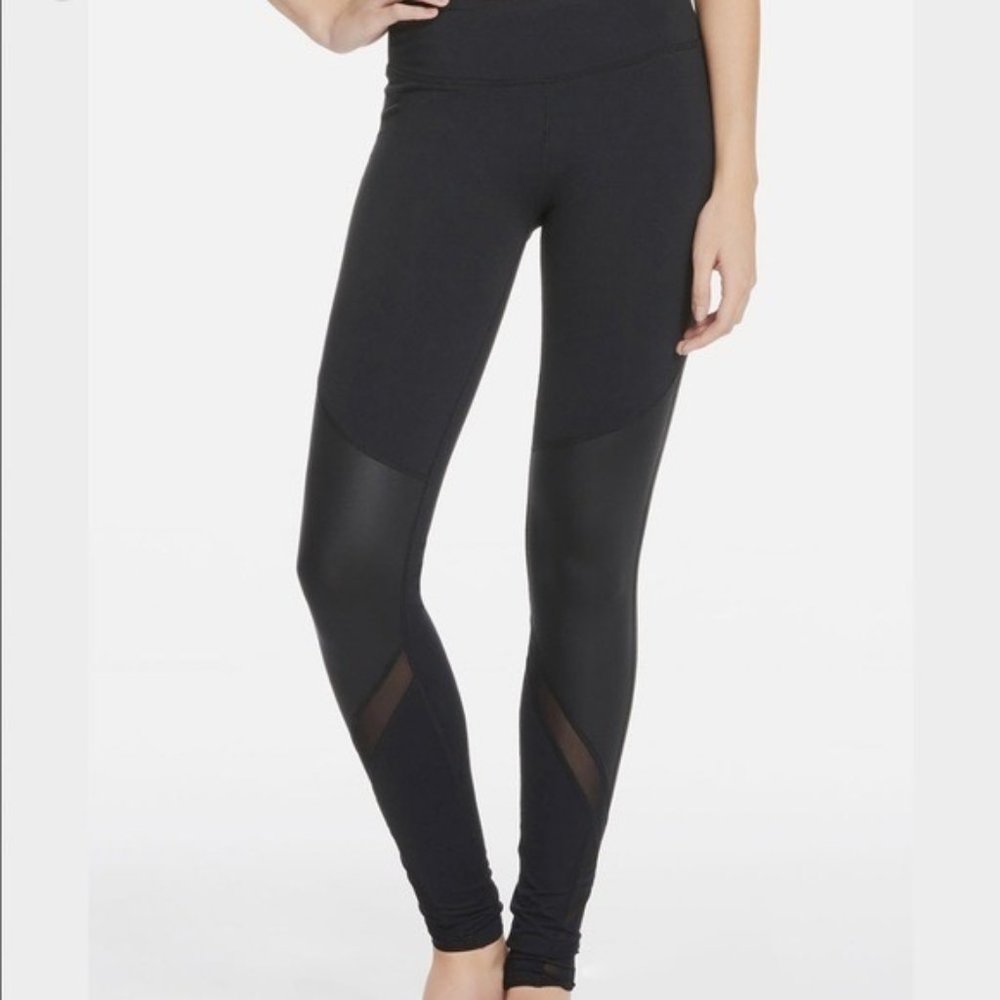 Fabletics Black Clover Moto Style Leggings  XS EUC